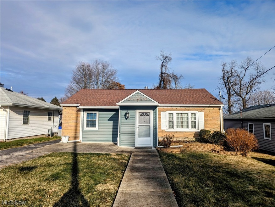 View of front of house featuring a front yard