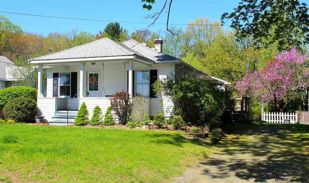 11 Oakwood Rd, Glenmont, NY 12077 - photo 1