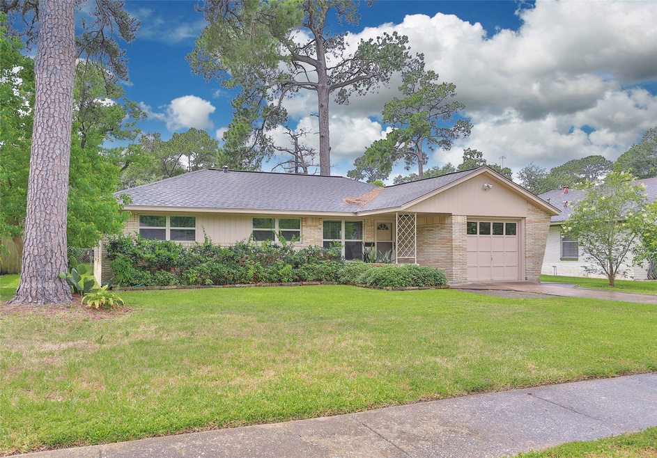 1223 Stonecrest Dr, Houston, TX 77018 - photo 1