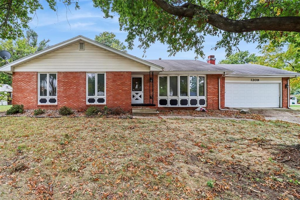 1309 N C St, Indianola, IA 50125 - photo 1