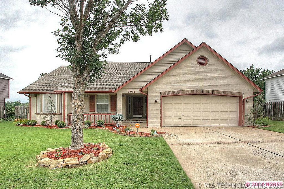 3918 S Sycamore Place, Broken Arrow, OK 74011 - photo 1