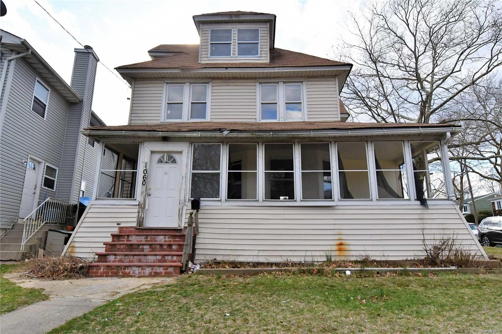 1060 Woodfield Rd, West Hempstead, NY 11552 - photo 1