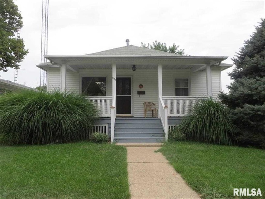 1111 N Mclean St, Lincoln, IL 62656 - photo 1