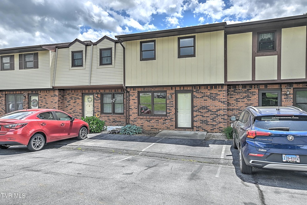 225 Oakcrest CD