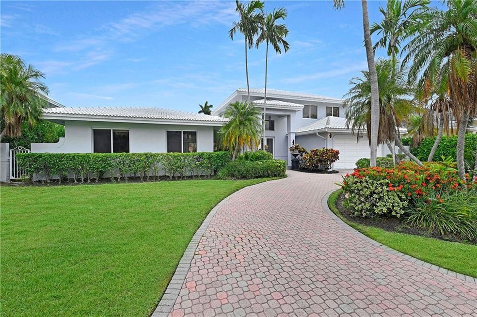 Beautiful Deepwater home with 100' dock on a wide