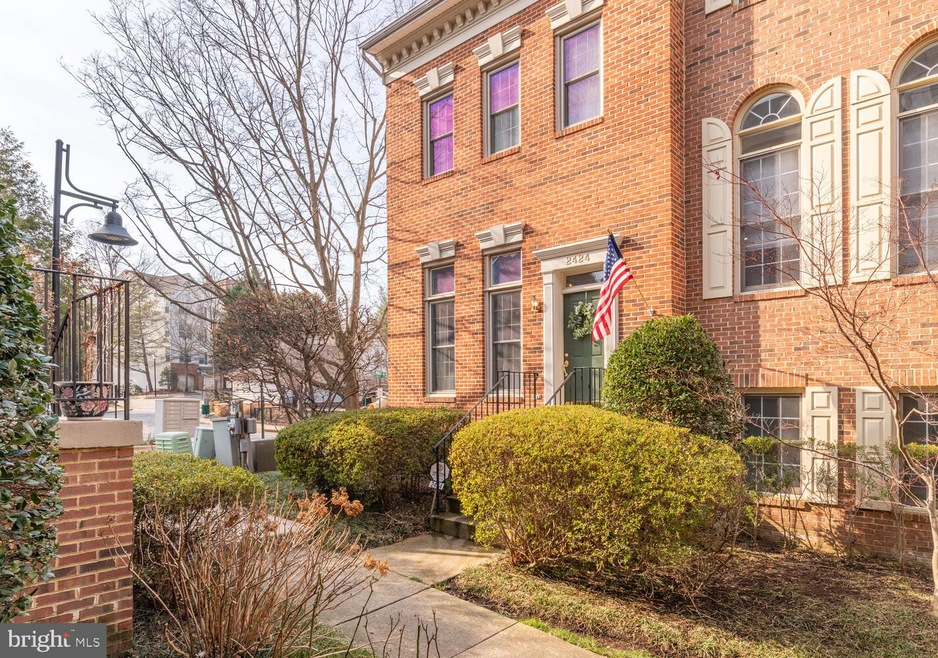 2424 Garnett Dr, Alexandria, VA 22311 - photo 1