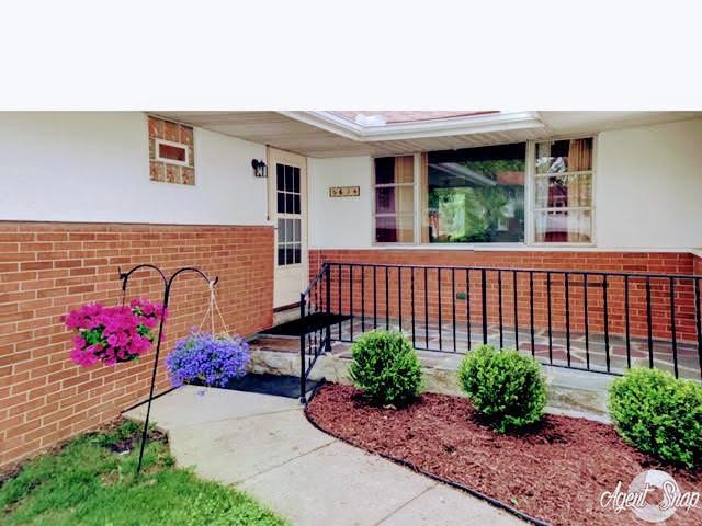 5634 Sandalwood Blvd, Columbus, OH 43229 - photo 1