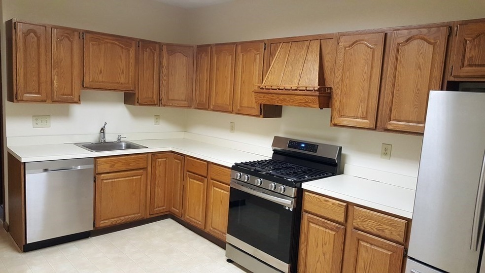 207 Charles St unit 3, Cambridge, MA 02141 - photo 1