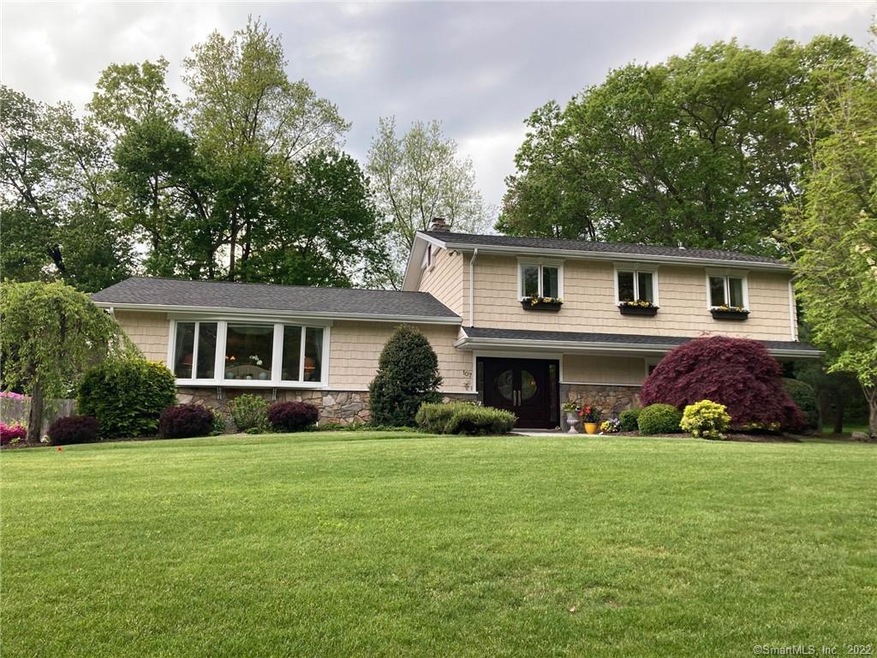 107 Beechwood Ln, Fairfield, CT 06825 - photo 1