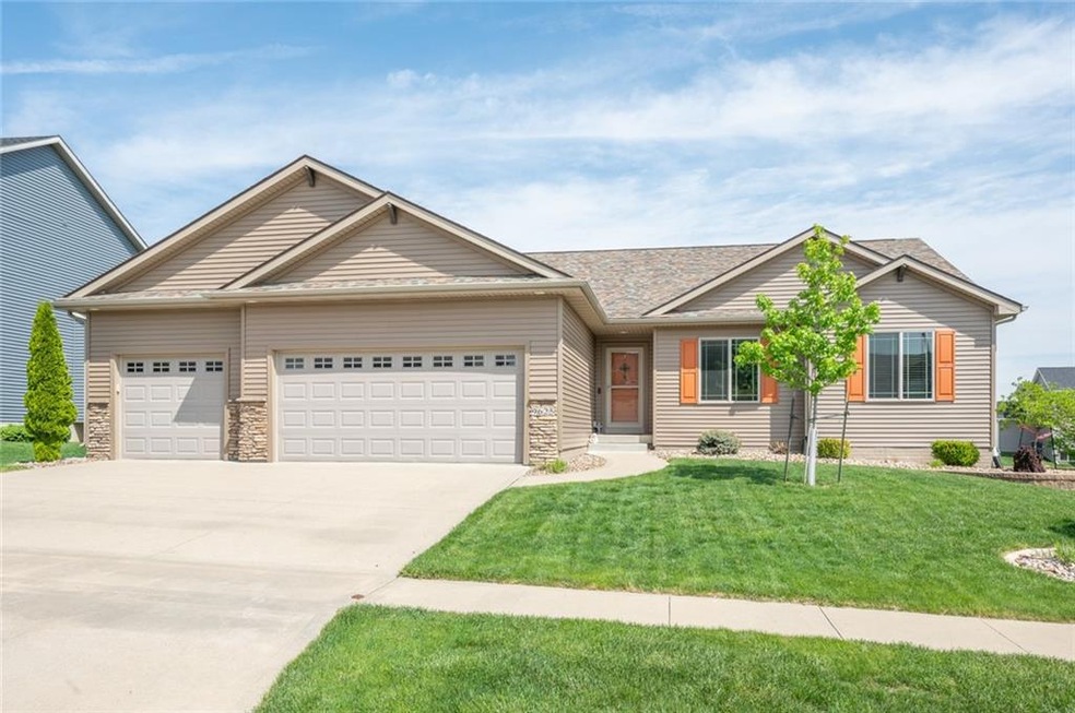 9625 Valley Pkwy, Johnston, IA 50131 - photo 1