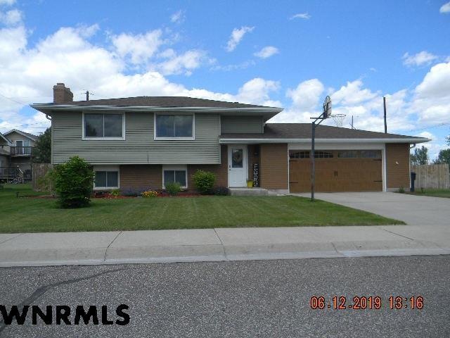 2025 Cheyenne Dr, Scottsbluff, NE 69361 - photo 1