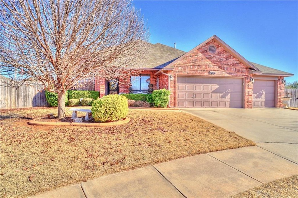 1908 NE 7th Cir, Moore, OK 73160 - photo 1