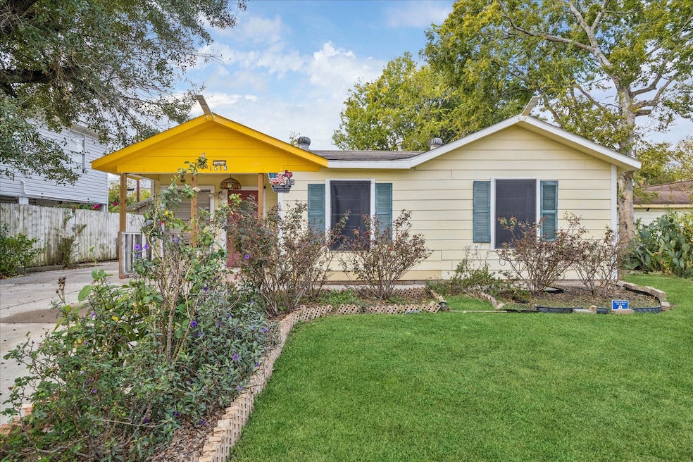 1513 Thomas Ave, Pasadena, TX 77506 - photo 1