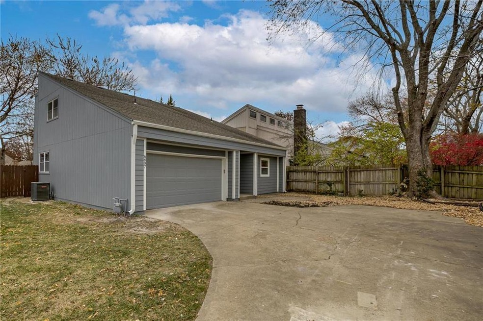 6607 Earnshaw St, Shawnee, KS 66216 - photo 1