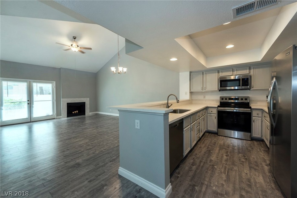 Bright, open, high ceilings in family and stunning