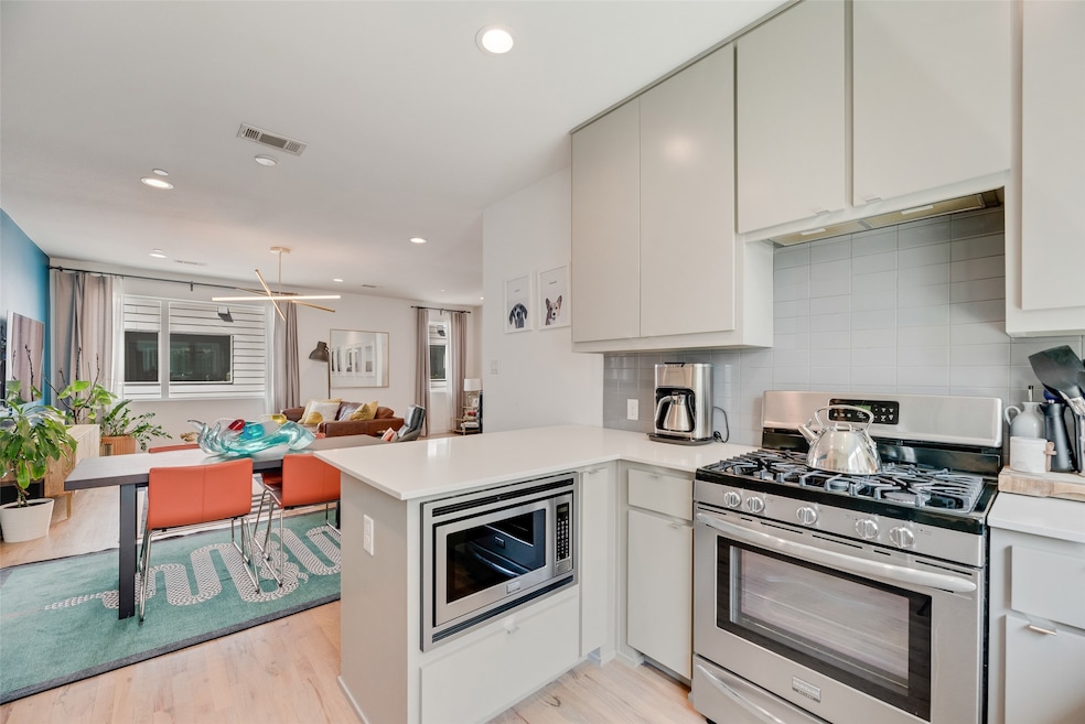 4705 Bryan St unit 302, Dallas, TX 75204 - photo 1