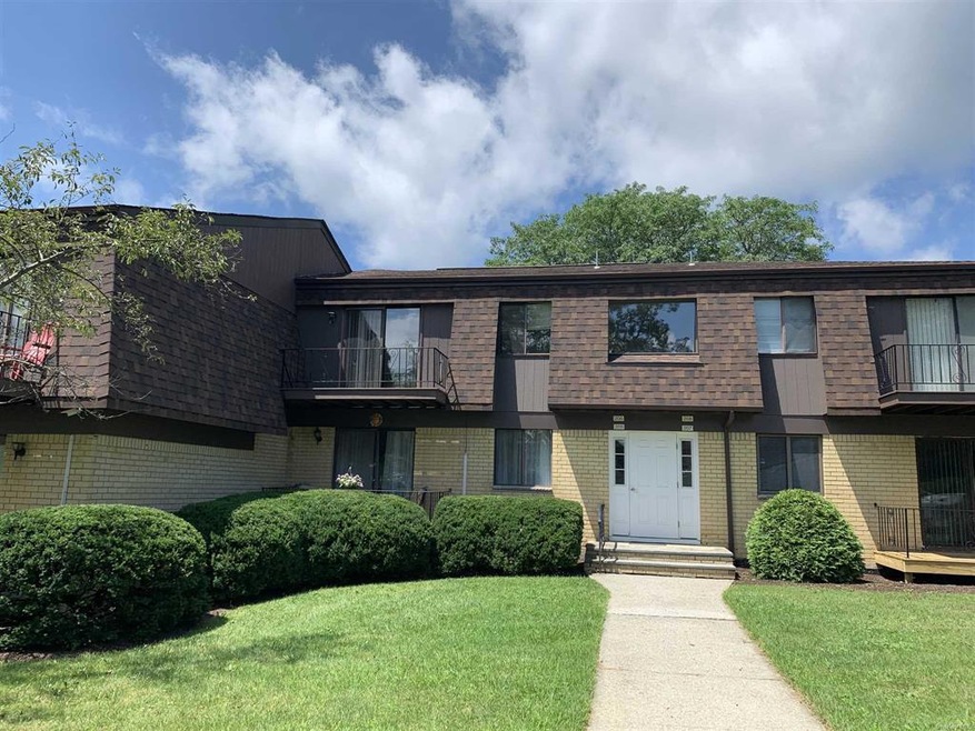 206 Cherry Hill Dr, Poughkeepsie, NY 12603 - photo 1