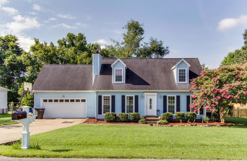 Great location - under 5 minutes to shopping, groceries, restaurants, hospital, medical, parks, and more