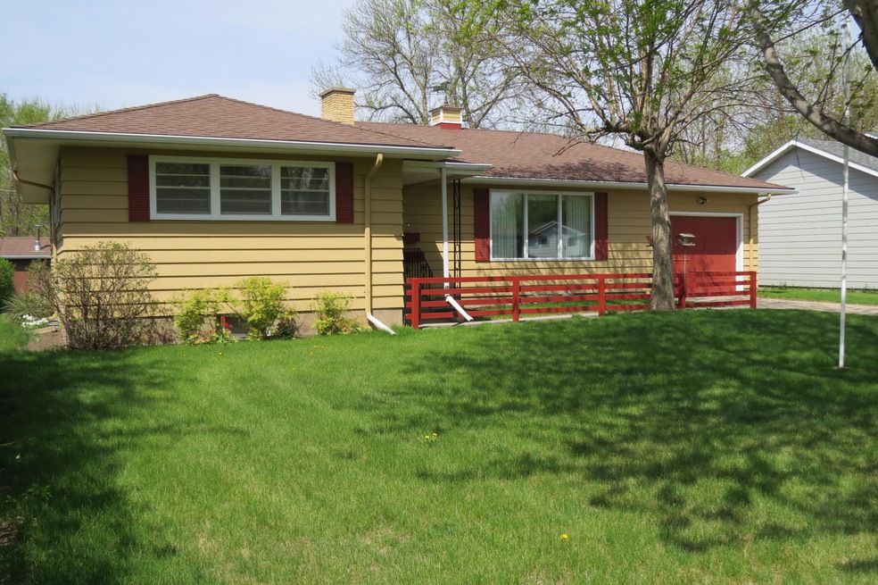 1407 5th Ave NE, Jamestown, ND 58401 - photo 1