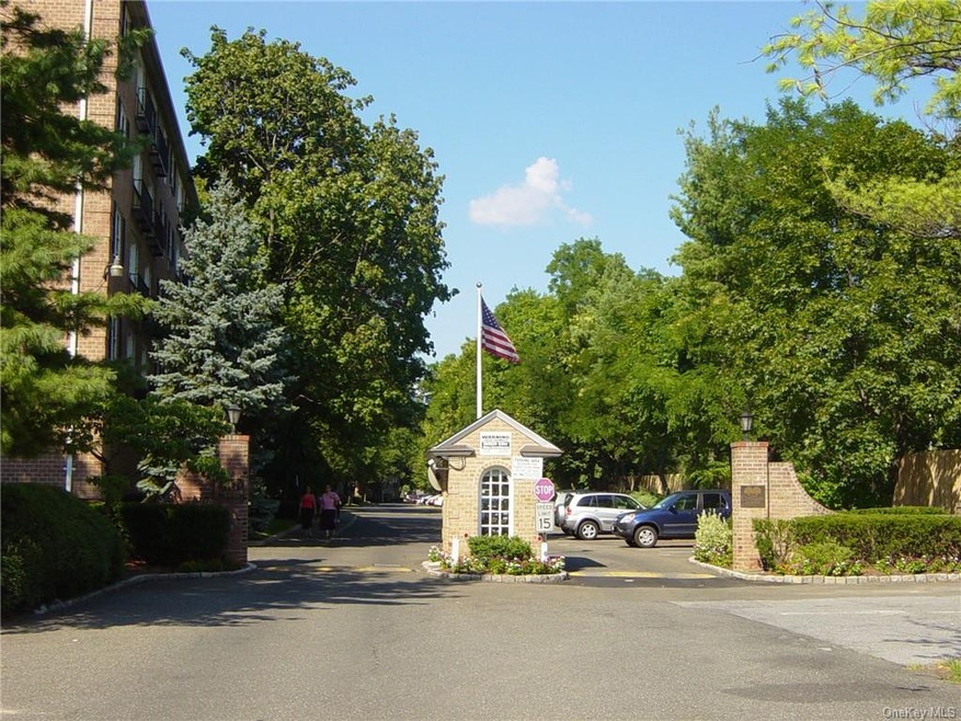 Consulate on the Park unit 3F, Tuckahoe, NY 10707 - photo 1