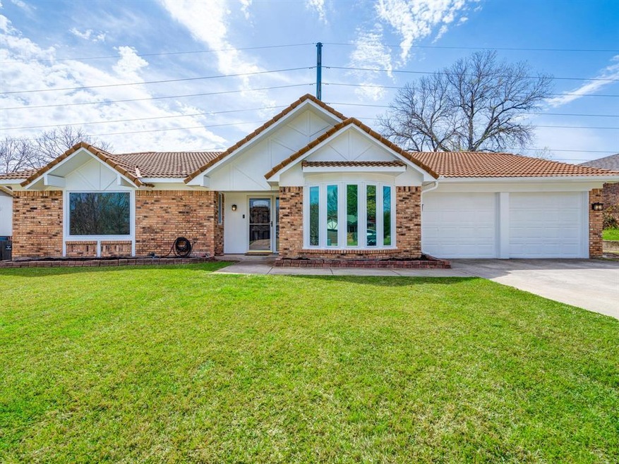 2833 Summerdale Dr, Hurst, TX 76054 - photo 1