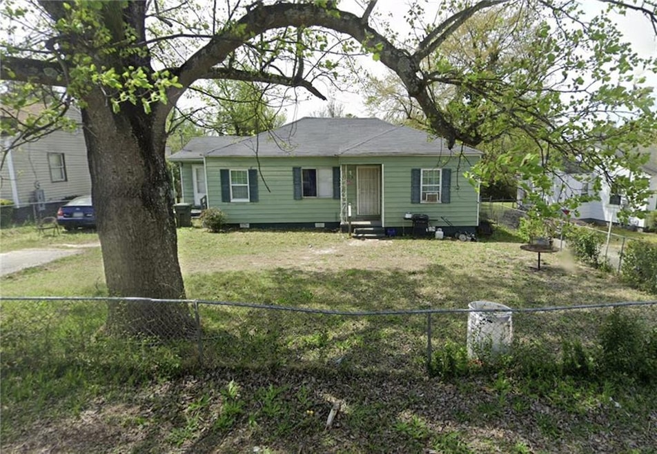 View of front of house featuring a front yard