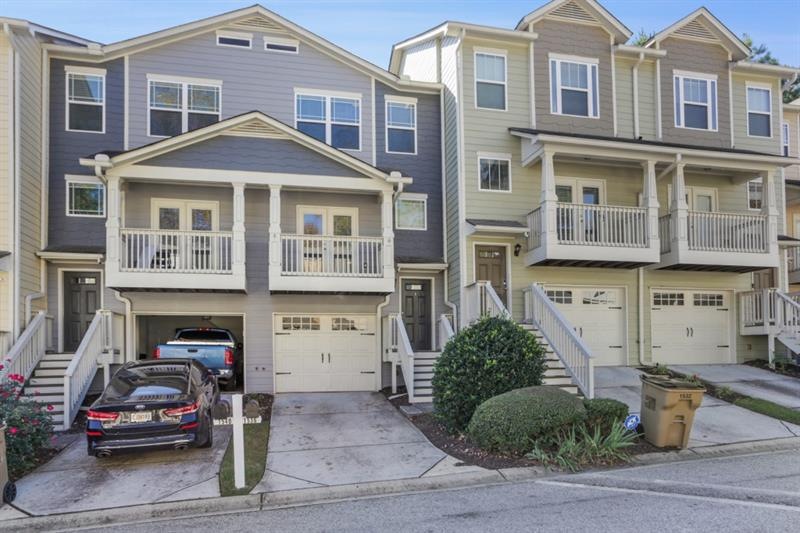 Charming 2 bedroom/ 3.5 bath home on the Westside