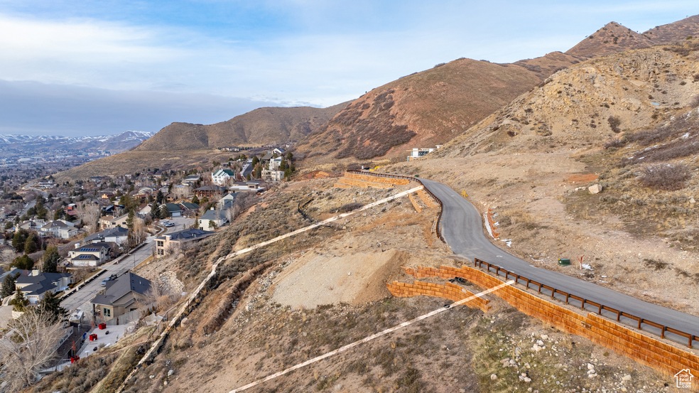 Under Contract $900,000