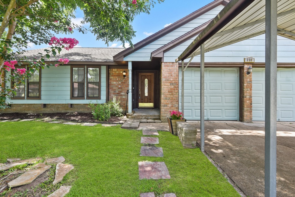 330 Coventry Ln, Alvin, TX 77511 - photo 1