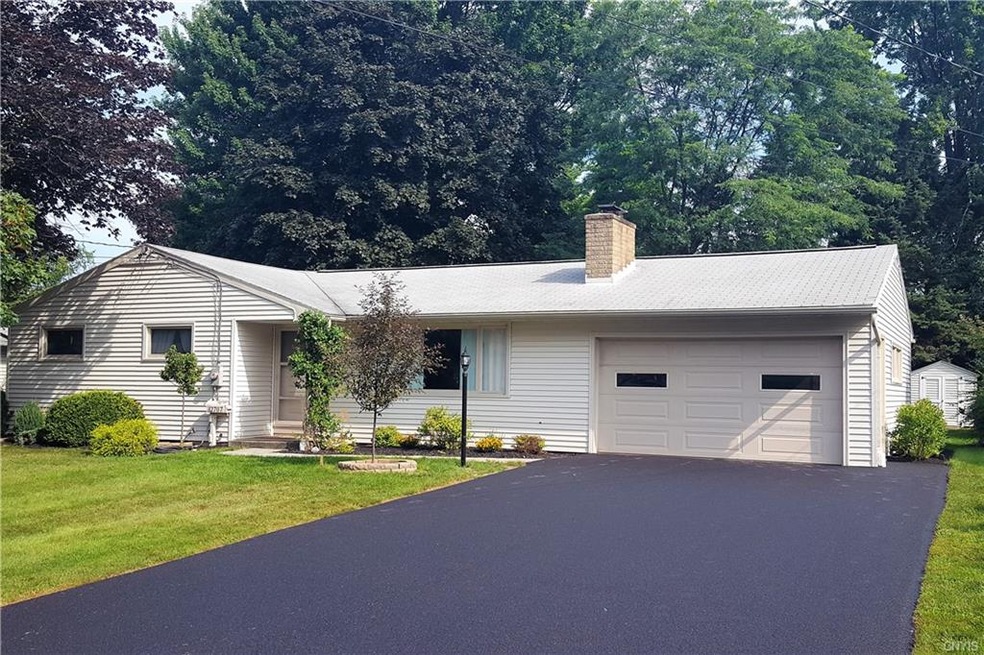 Nothing to do but move in and enjoy!! Brand new pa