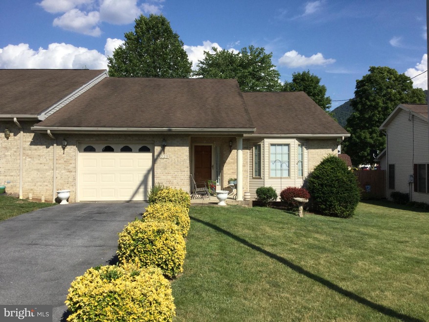 225 Miller Dr, Strasburg, VA 22657 - photo 1