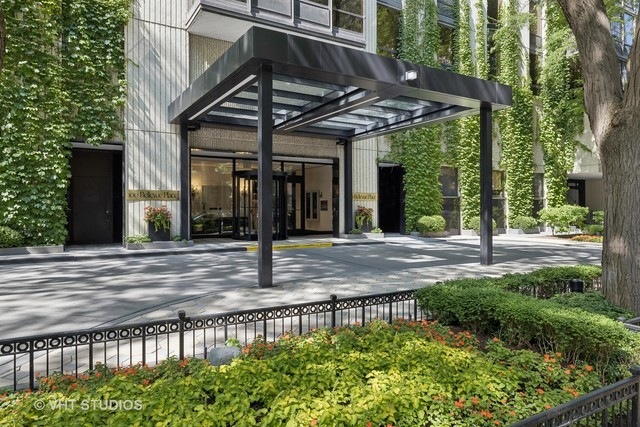 100 East Bellevue unit 5E, Chicago, IL 60611 - photo 1