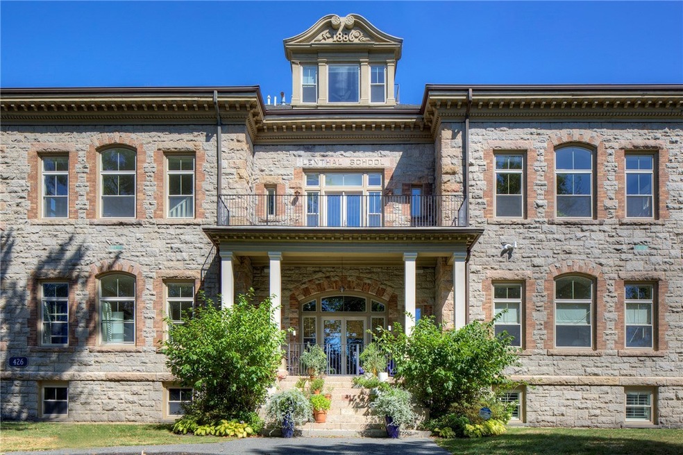 426 Spring St unit 206, Newport, RI 02840 - photo 1