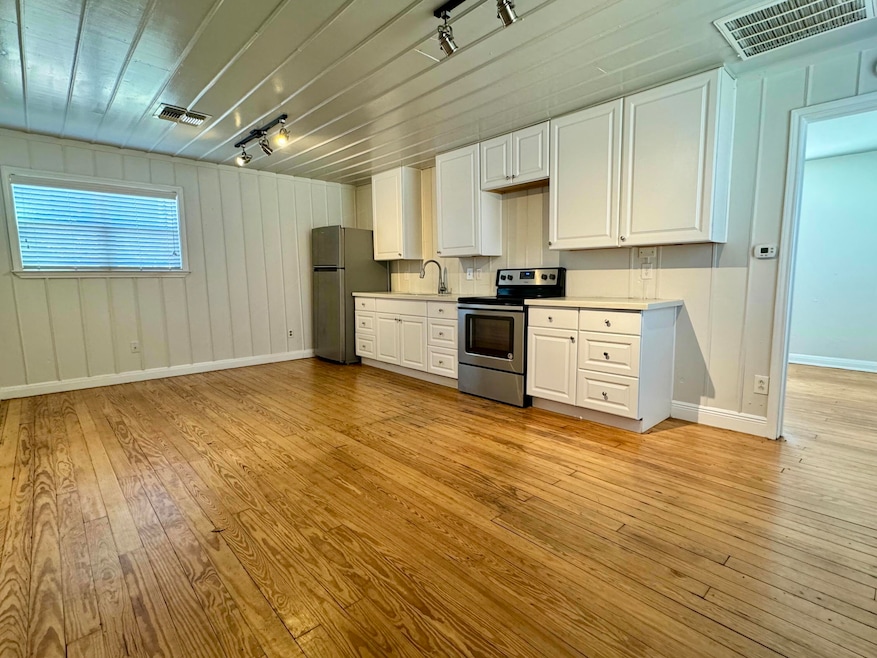 2107 14th St unit B, Lubbock, TX 79401 - photo 1