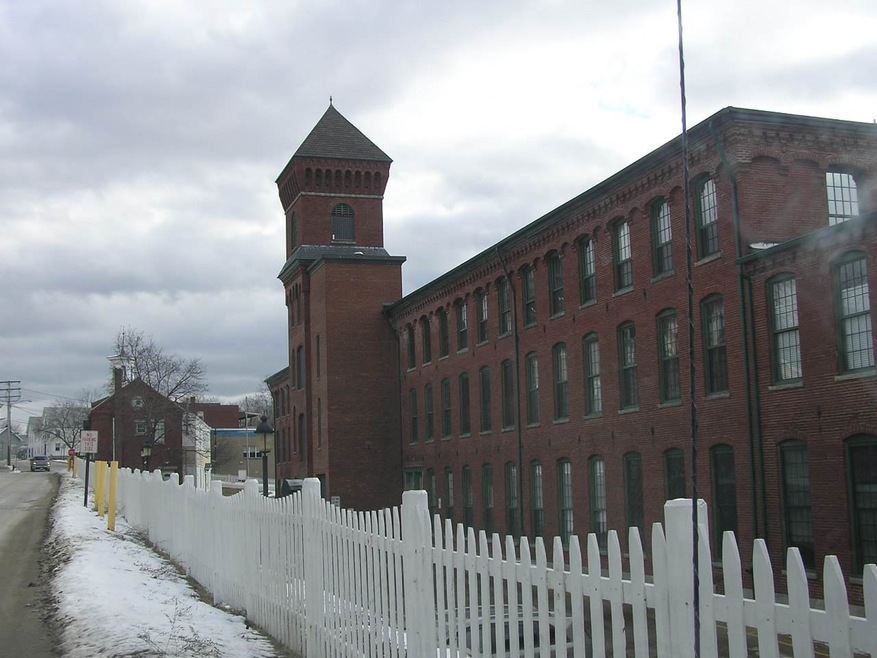 Emerson Mills unit 303, Pembroke, NH 03275 - photo 1