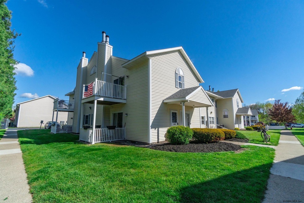 405 Cambridge Manor Dr, Schenectady, NY 12302 - photo 1