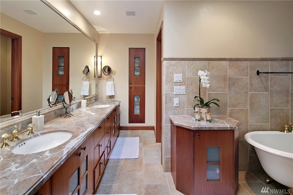 7441 W Mercer Way, Mercer Island, WA 98040 - photo 1