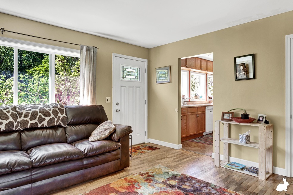 5_EntranceLiving