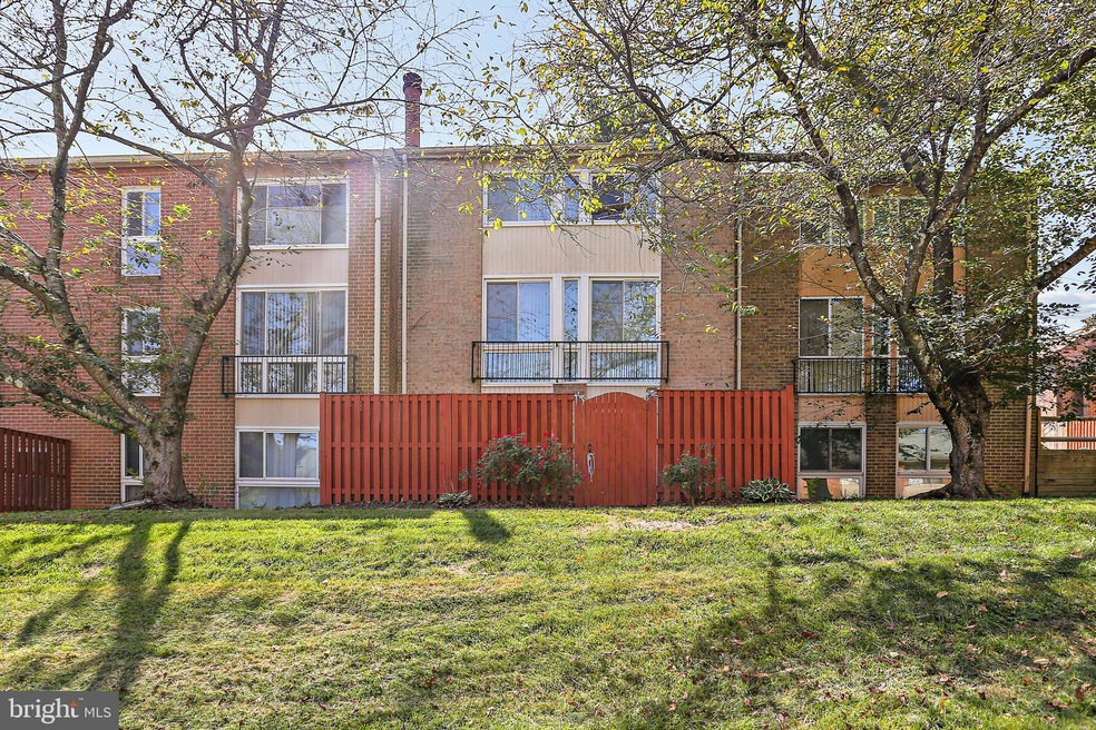 10398 Faulkner Ridge Cir, Columbia, MD 21044 - photo 1