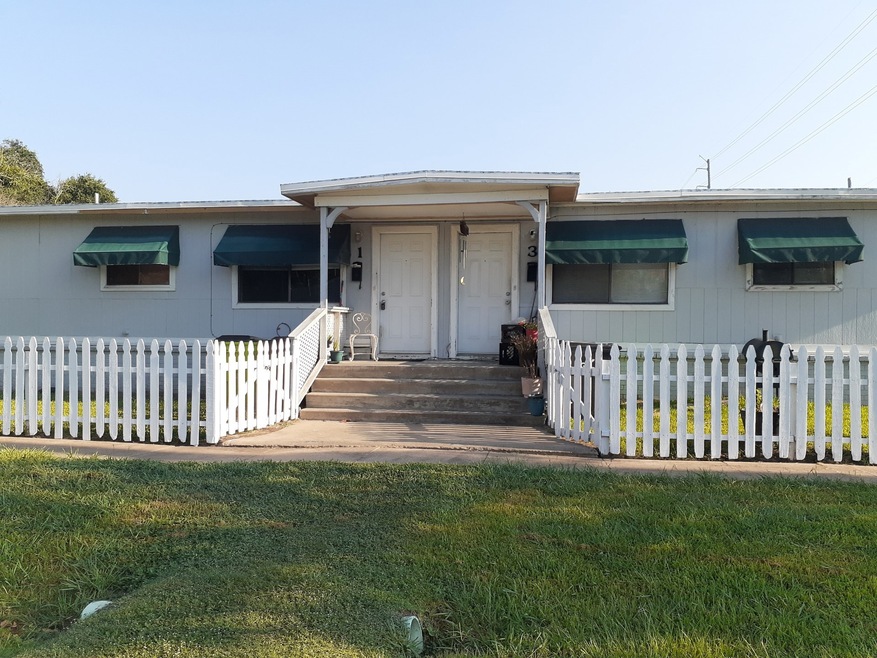 1221 Houston St, Rosenberg, TX 77471 - photo 1