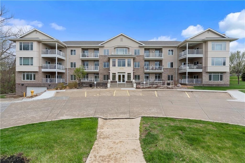 14100 Pinnacle Pointe Dr unit 102, Clive, IA 50325 - photo 1