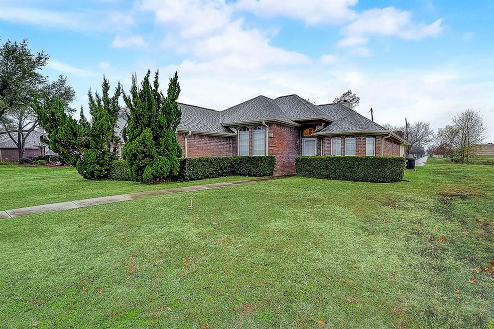 507 N Kreymer Ln, Wylie, TX 75098 - photo 1