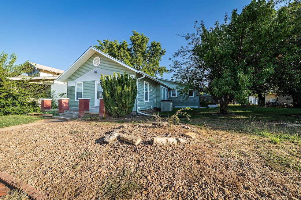 714 E 6th St, Concordia, KS 66901 - photo 1