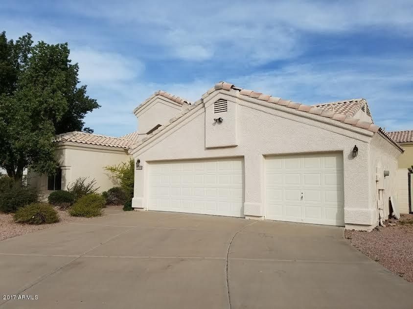 735 N Arco Cir Front View