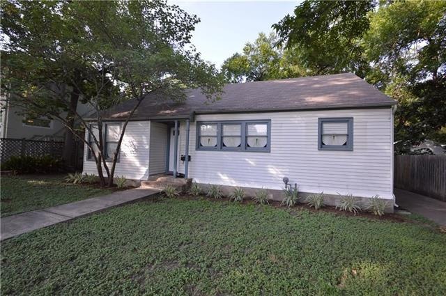 1940's Vintage house - 2 bedrooms, 1 office, Livin