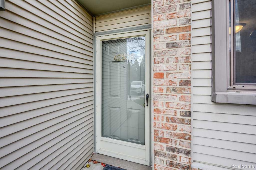 42538 Lilley Pointe Dr unit 57, Canton, MI 48187 - photo 1