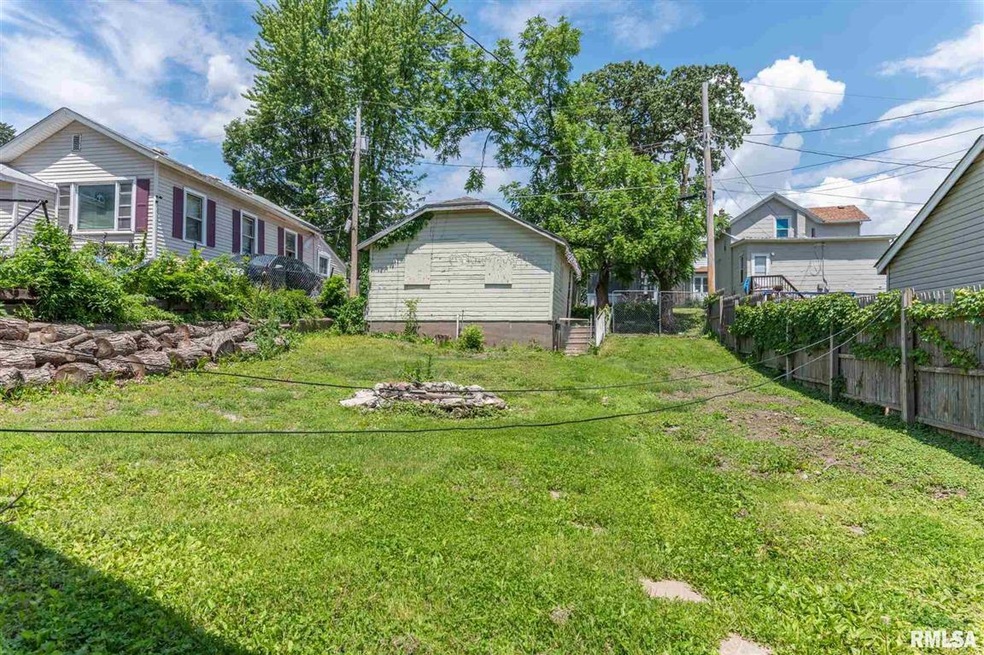 322 E 10th St, Davenport, IA 52803 - photo 1