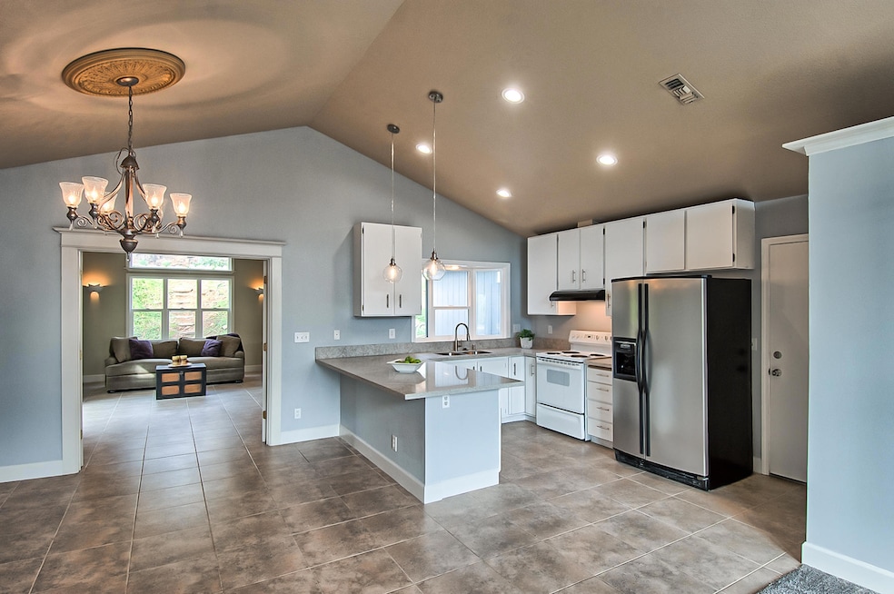 Kitchen/ Living room