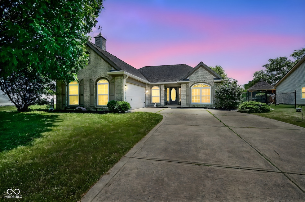 453 Acorn Dr, Whiteland, IN 46184 - photo 1