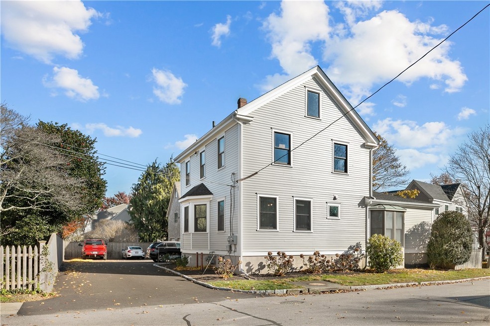 44 Whitwell Ave unit 1, Newport, RI 02840 - photo 1